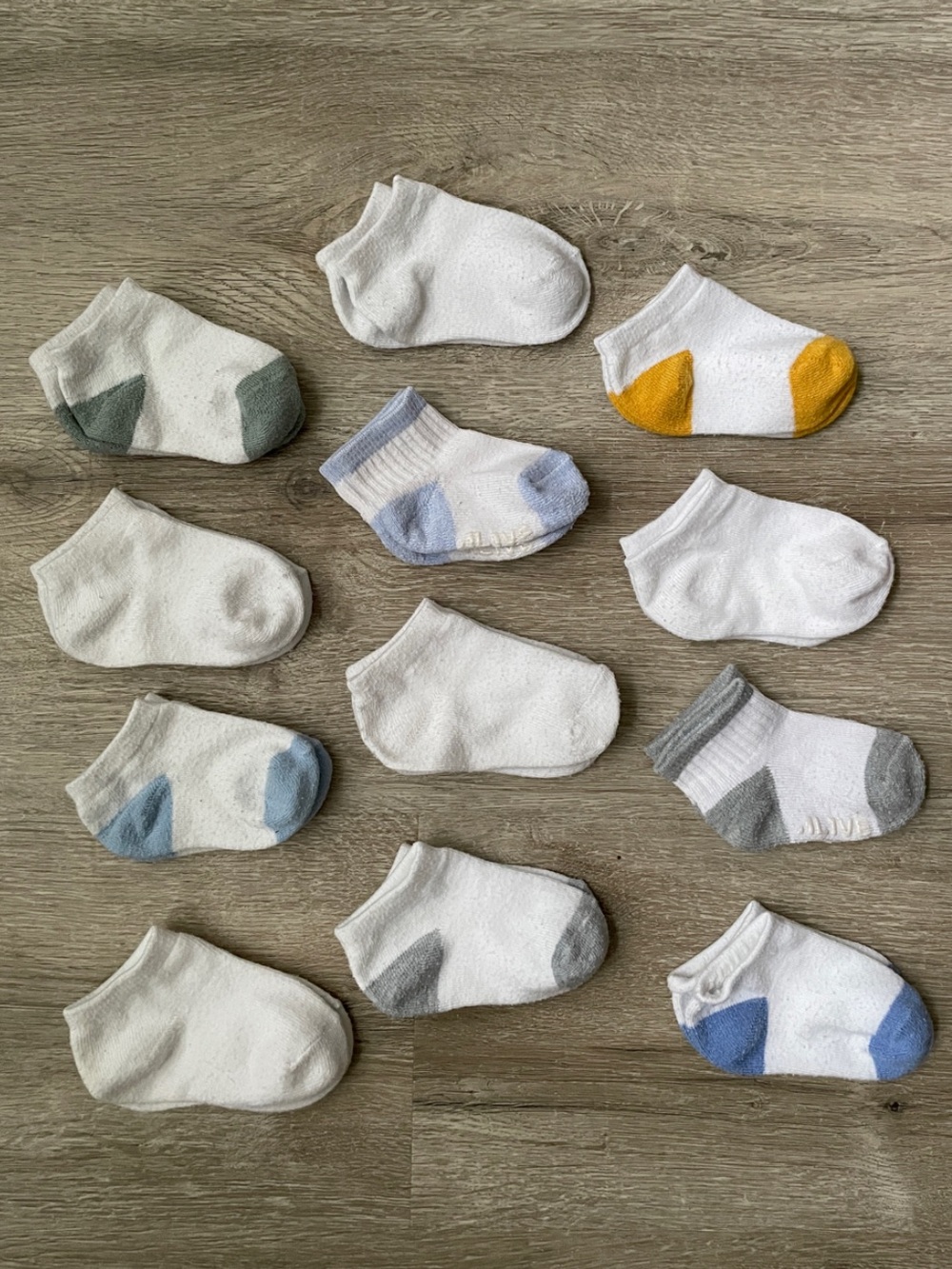 Sock bundle 12 pairs size 3-12 months